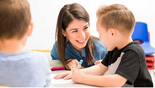 Auxiliar de jardín de infancia y pedagogía montessori